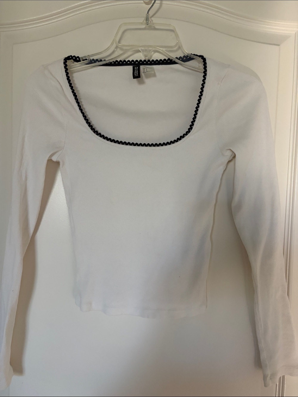 Divided by H&M White Long Sleeve Square Neck Top with Black Trim (18 in. Length)